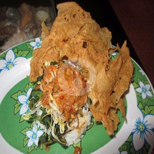 Review Warung Nasi Pecel Mbok Adjir: Kuliner Lezat di Kediri yang Wajib Dicoba