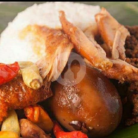 Nasi Gudeg Krecek+Sayap+ Telur menu Gudeg Ojo Lali, Sewon