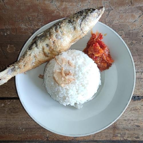 Nasi Telur Krispi Sambal Bejeg menu Angkringan Item, Sewon