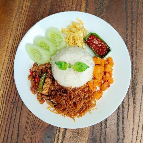 Nasi Tempong Komplit menu Warung Senggal Senggol, Gegerkalong