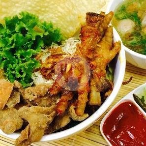 Cwie Mie Pangsit Rebus menu Cwie Mie 87, Lombok