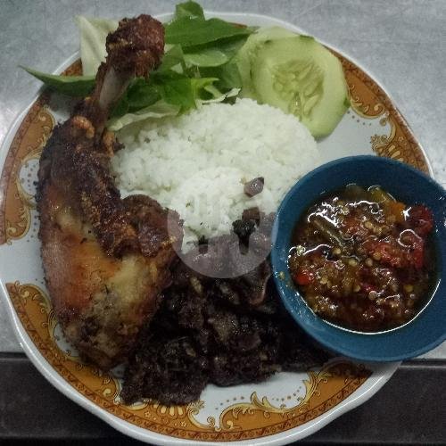 Paketan Ayam Hitam menu Nasi Bebek Hitam Pak Sayeki, Jolotundo