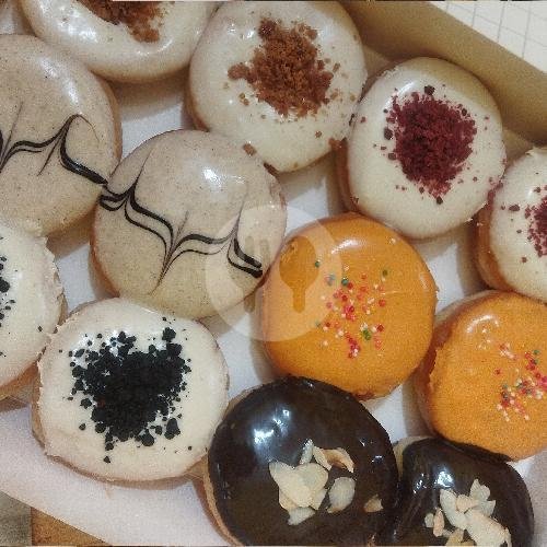 Extra pack Shinee menu Donat Menak, Jl. Ibu Ganirah