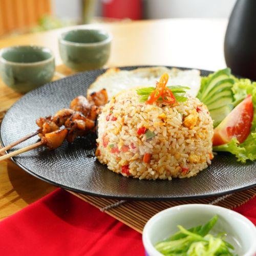 Review Oba Japanese Restaurant: Sushi Lezat dan Suasana Cozy di Kertajaya