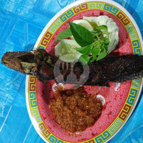 Lele + Nasi + Tempe + Tahu + Sambal menu Pecel Lele Kremes Pak Eko, Kasihan