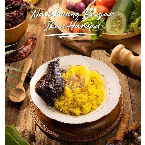 Nasi Kuning Banjar + Ayam menu Lampau Banjar, Maguwoharjo