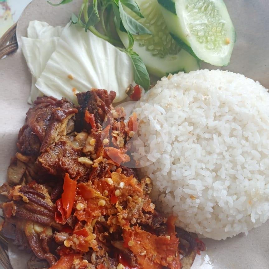 Review Kuliner: Kelezatan Menggoda di Penyetan Mas Kobis, Argulo Yogyakarta