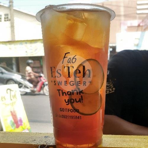 Es Teh Sweger: Surga Minuman Segar di Mojosongo, Surakarta