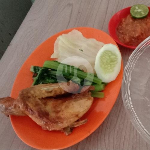 Lalapan Ayam Potong menu Warung Sate Nanda