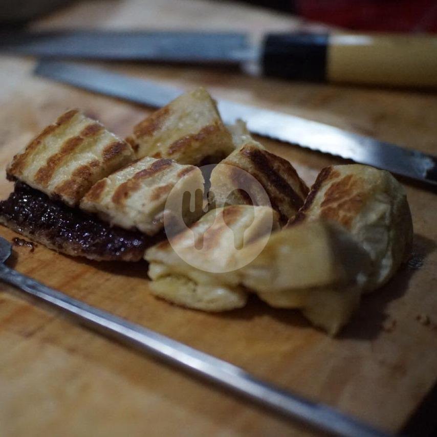 1 / 2 Roti Bakar Cokelat Kacang Susu menu Gerobak Kiting (Gerai Roti Bakar), Karang Mulya