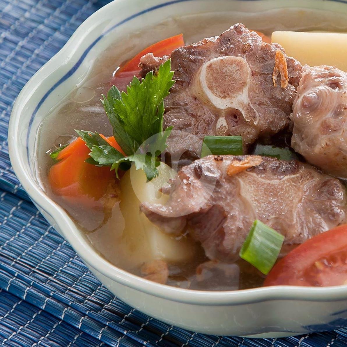 Sop Buntut Sapi menu Oma Lawoh, Simpang Ikan Mas 2