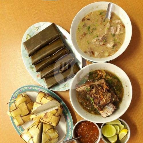 Ketupat menu Coto Makassar Persib, Ahmad Yani