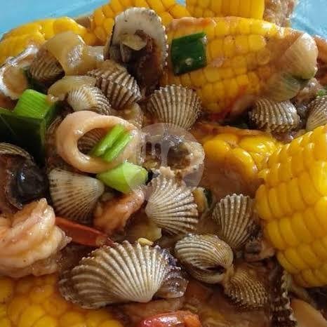 Cumi Kerang Saus Tiram menu Seafood Bakar Nazwa Zahira