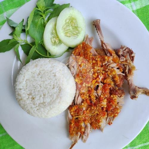Ceker Bebek Goreng Tanpa Sambal, Lalapan menu Bebek Kala, Kartasura