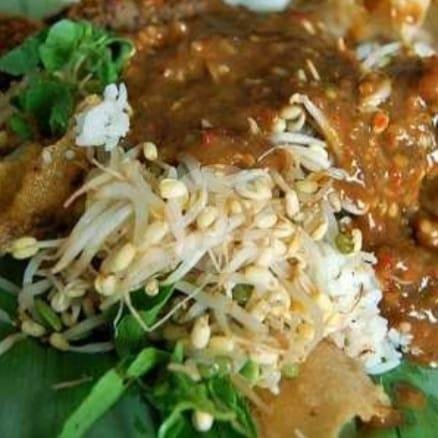 Nasi goreng ayam penyet menu Ayam Penyet Mba Ratih, Poncol