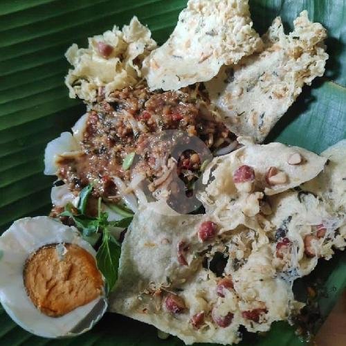 LONTONG PECEL PINCUK AYAM menu Pecel Pincuk Khas Nganjuk, Kartasura