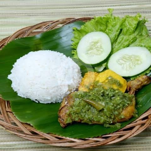 Paket Rame-rame (5ayam Bakar Komplit) menu Warung Ayam Bakar & Goreng Bu Yati, Melong Tengah