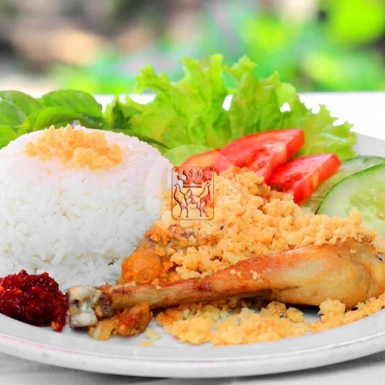Review Ayam Goreng Mbok Berek Ny Subekti di Ngaliyan: Kuliner Lezat dengan Catatan Pelayanan