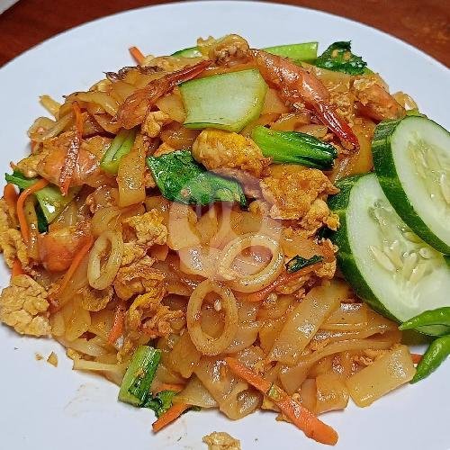 Nasi Goreng Hongkong Seafood dan Kwetiau Goreng Ayam Makjoss: Rasa Juara di Batikan!