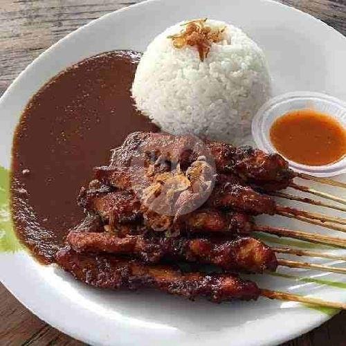 Sate Ayam + Lontong menu Sate Madura Suherman, Daha