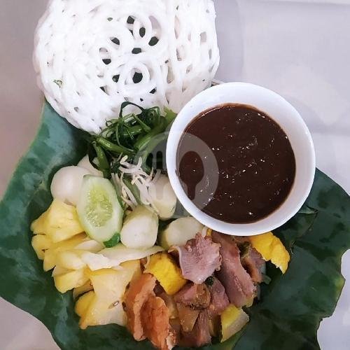 Rujak Cingur Lengkap Pedas menu Rujak Cingur Mak Soewanti Surabaya, Gandul