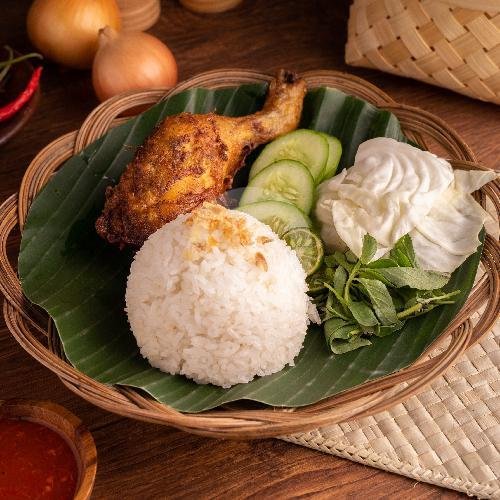 Ayam Goreng menu Omah Raos Spesialis Nasi Pecel dan Iga, Pondok Gede