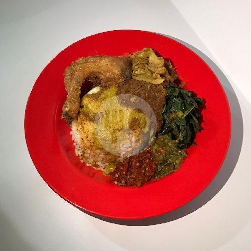 Nasi Padang Tirta Alami: Surga Kuliner di Tegalsari, Surabaya