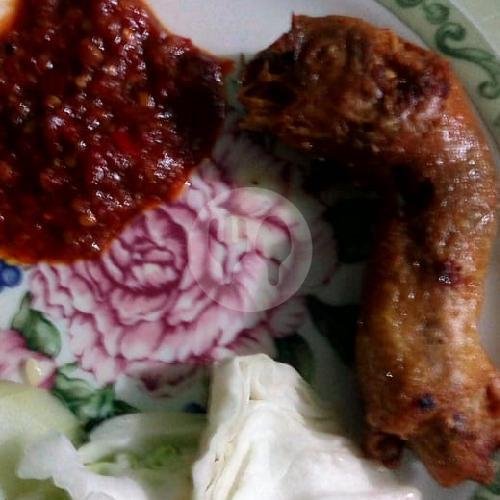 Nasi Putih menu Warung Makan Bu Mus, Gisikdrono