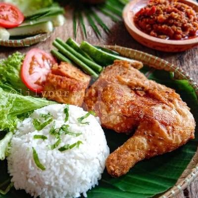 Nasi Lalapan Ayam Bakar menu Sakila Food . Nasi Tempong & Nasi Lalapan, Dulur Isun