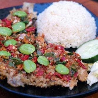 Ayam Geprek Pedas + Nasi menu Ayam Geprek & Mie Station Panggon Srawung, Menteri Supeno