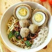 Kerupuk Kaleng menu Bakso Boom Mengebom Lidah, Gunung Sahari