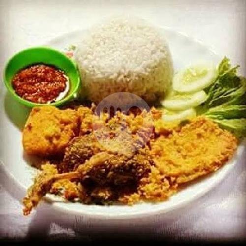 Promo Paket Ati Ampela menu Ayam Kremes 'Mba Din' Spesial Sambal Bledos, Tambak Dalam