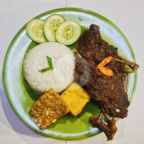 Bebek Potongan Paha Sedang menu Nasi Bebek khas Madura Bu Fita