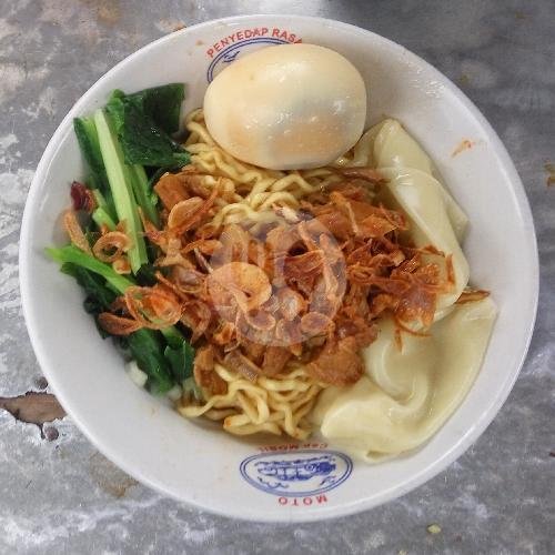 Mie Ayam Pangsit Bakso + Ceker menu Mie Ayam Bude Gendut, Jatinegara