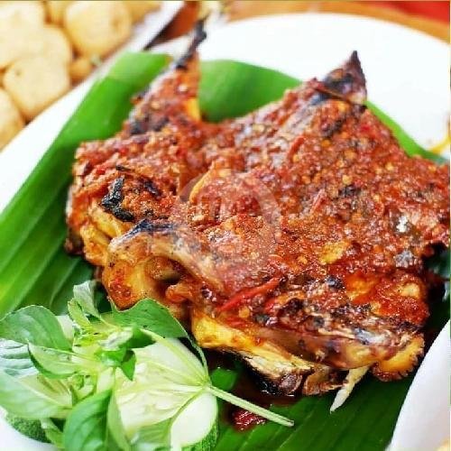 Ayam Goreng Apung 1/2 ekor menu Warung Apung Rahmawati, Lontar Baru