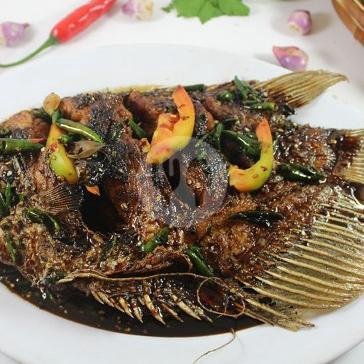 Gurame Bakar Kecap Cengek menu Saung Ranggon, Leuwi Dahu