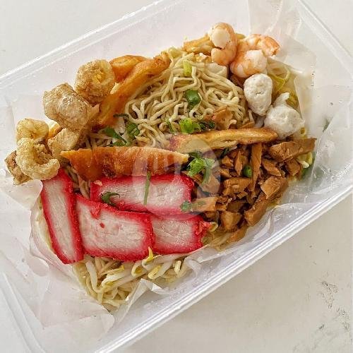 Kwetiau Kecap Komplit menu Bakmie Fong Moi 688 Singkawang, Krendang Raya