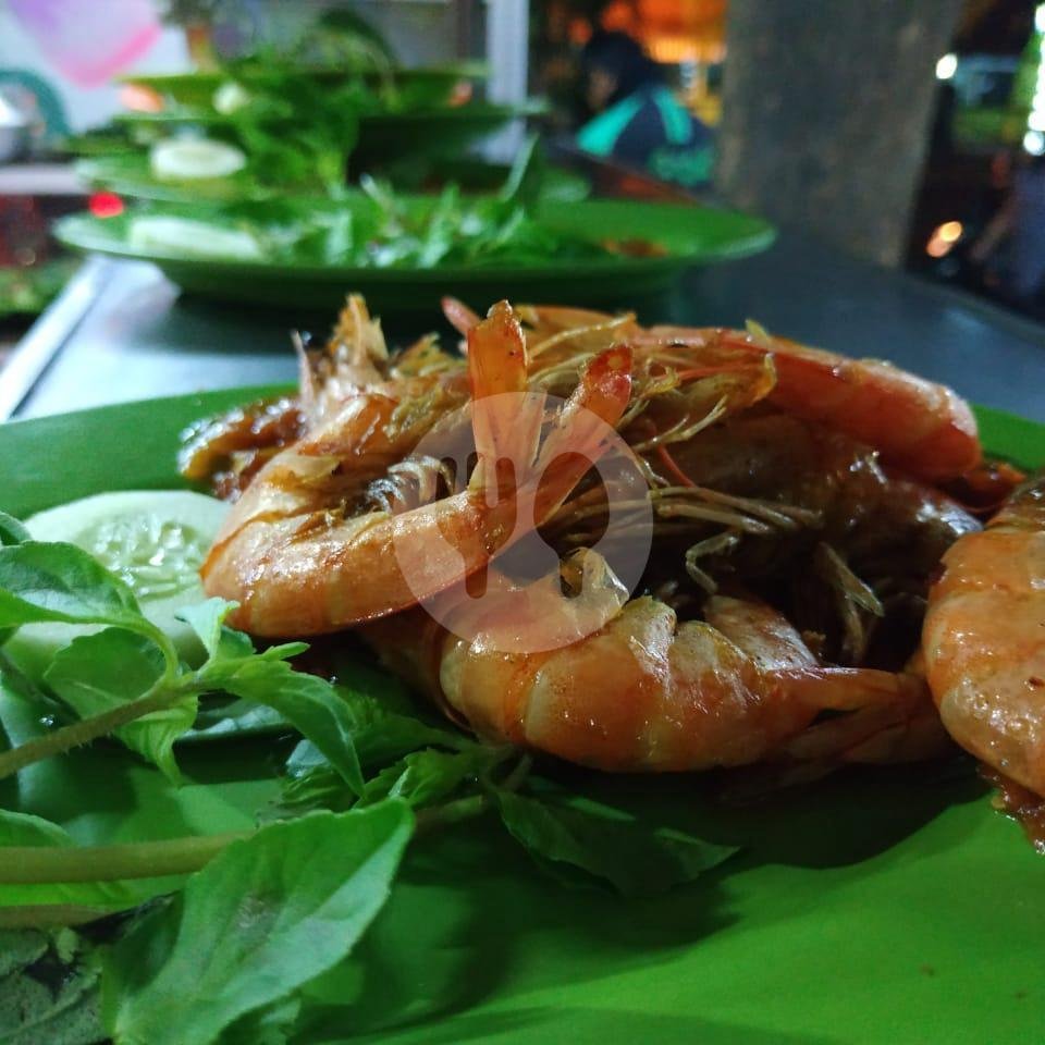 Udang Penyet menu Lalapan, Seafood, Ikan Bakar Cak Rie, W. R. Supratman