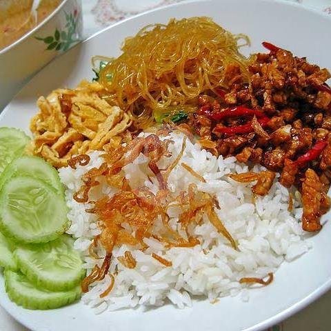 Nasi Kuning Campur Biasa menu Warung Pagi Manalagi, Panglima Polim