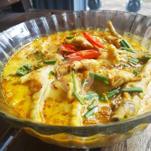 Ayam Goreng Bawang menu Lalapan Mbok Toen, Klampok Kasri