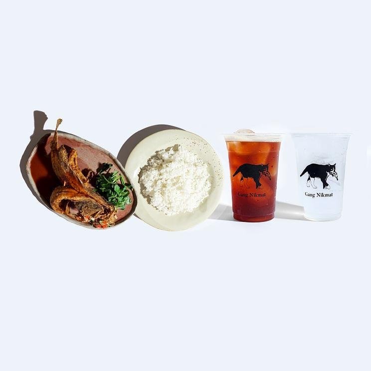 Teri Honje Telur Tempura + Nasi + Air Kelapa / Special Tea menu Gang Nikmat, Cihapit