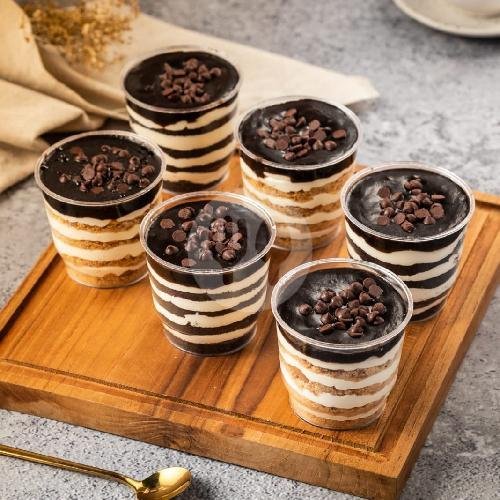 Hampers Donat Isi 12 Best Seller Topping menu Sabilla Donuts, Letjend Sutoyo