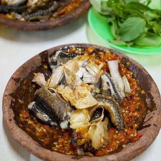Nasi Putih menu Spesial Belut Bu Yuli, Dharmahusada