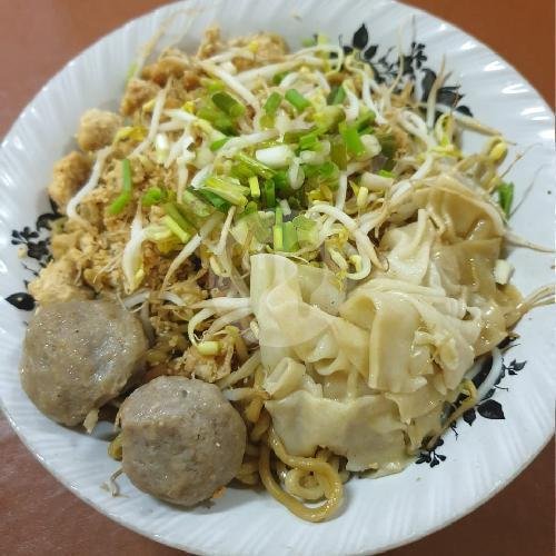 Bakwan Kuah menu Atho Mie Bangka, Klampis Anom