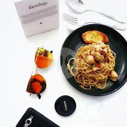 Classic Carbonara Spaghetti menu Threelogy Coffee, Mojopahit
