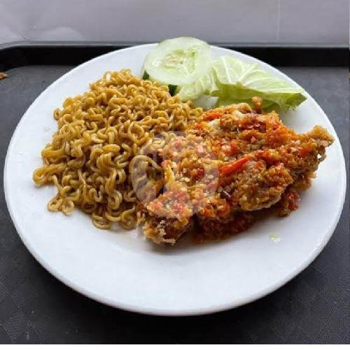 Nasi Ayam Geprek + Es Teh menu Masakan Bunda Mila, Jl Tidar Belakang Ruang Micro