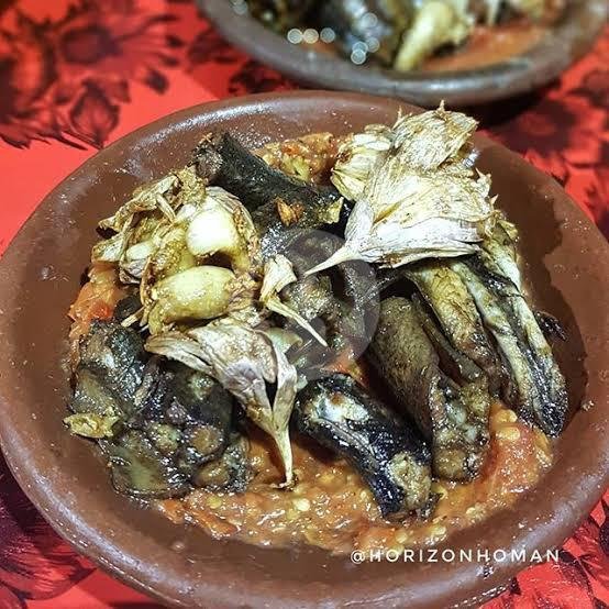 Belut Goreng Basah + Nasi + Tahu + Tempe + Lalapan + Es Teh menu Spesial Belut Bu Yuli, Dharmahusada