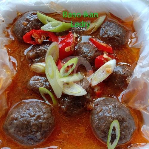 Pedesan Ceker menu Seblak Mamah Ledry, Gapura Griya Saphira