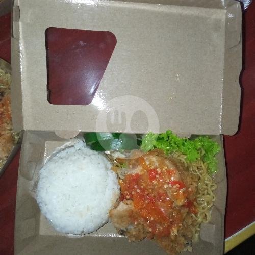 Nasi Indomie Goreng Ayam Geprek Kremes menu DAPUR CACA