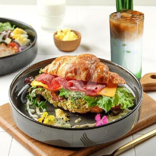 Croissant Plain With Coffee Selection menu Le Papito, Palagan Tentara Pelajar